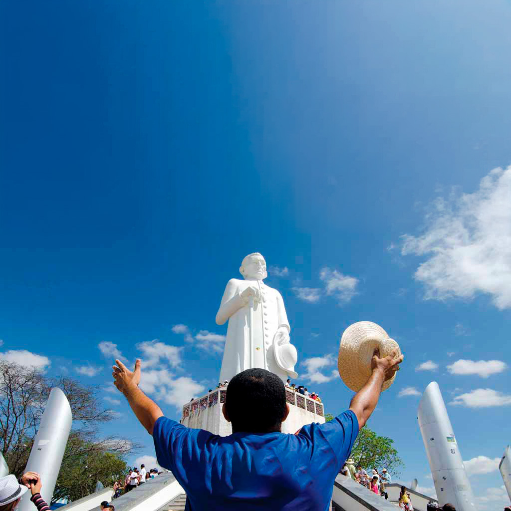 Estátua do Padre Cícero no Horto